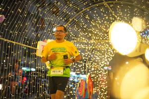 BIB: 90118
                            <button type="button" onclick="openModal(21750433)" class="btn btn-primary btn-sm float-right btn-popup" data-toggle="modal" data-target=".modal-high-quality">
                        <i class="fas fa-shopping-cart"></i> Add to Cart
                    </button>
                                            <button type="button" onclick="isThisMe(21750433, true)" class="btn btn-success btn-sm float-right btn-popup btn-isme hidden" data-toggle="tooltip" data-placement="bottom" title="นี่คือรูปของคุณใช่ไหม คลิกที่นี่เพื่อเอาเข้าอัลบั้ม">
                        <i class="fas fa-plus"></i> Add to album
                    </button>
                    <button type="button" onclick="isThisMe(21750433, false)" class="btn btn-warning btn-sm float-right btn-popup btn-isnotme hidden">
                        <i class="fas fa-ban"></i> Remove from album
                    </button>